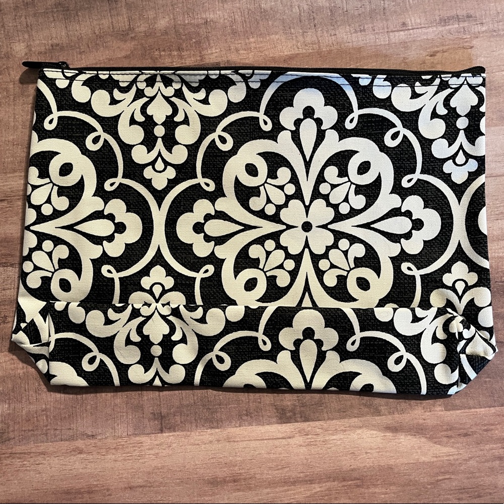 Thirty-One Zipper Pouch